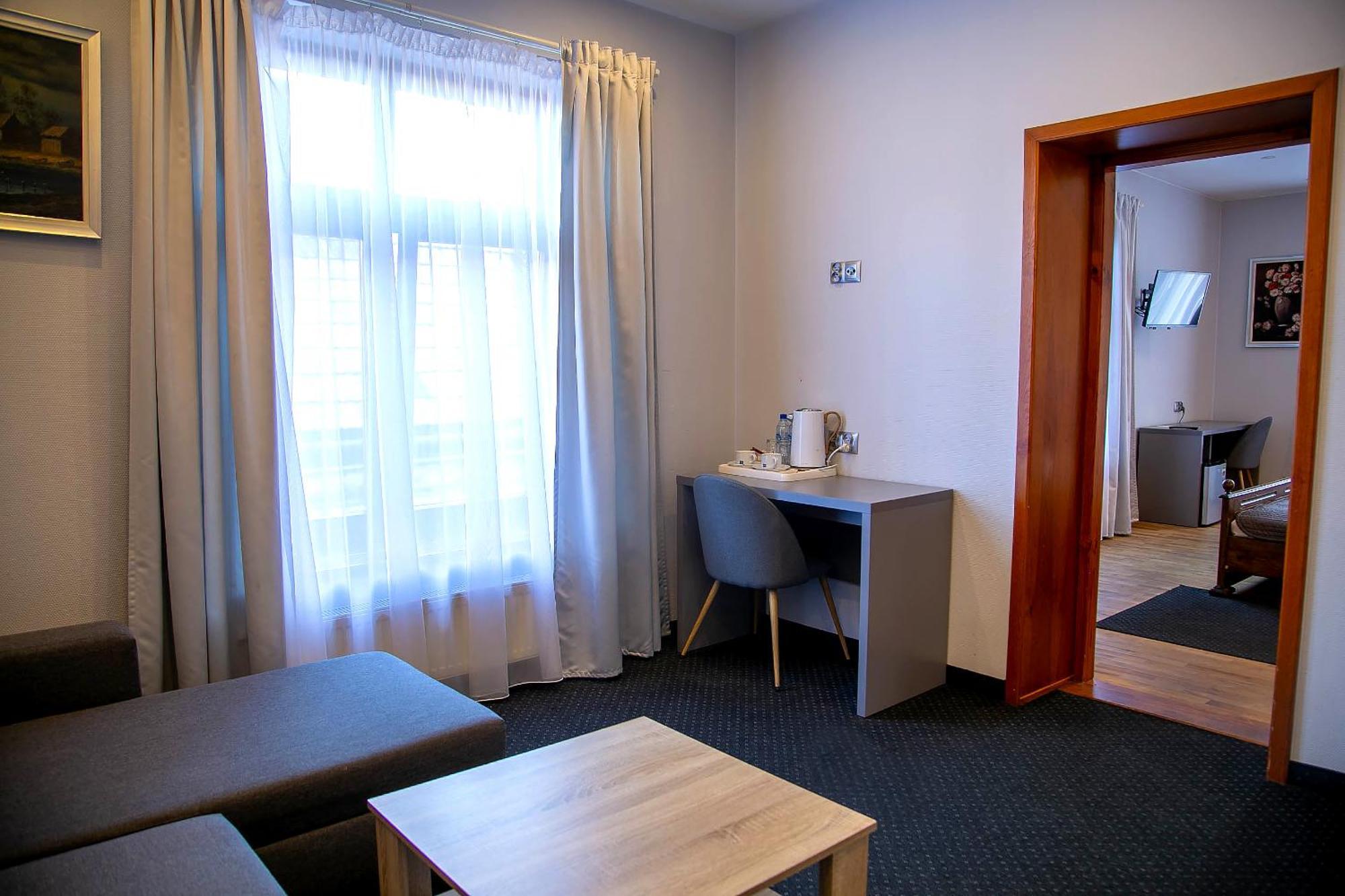 Euro Aparthotel Tarnów Habitación foto