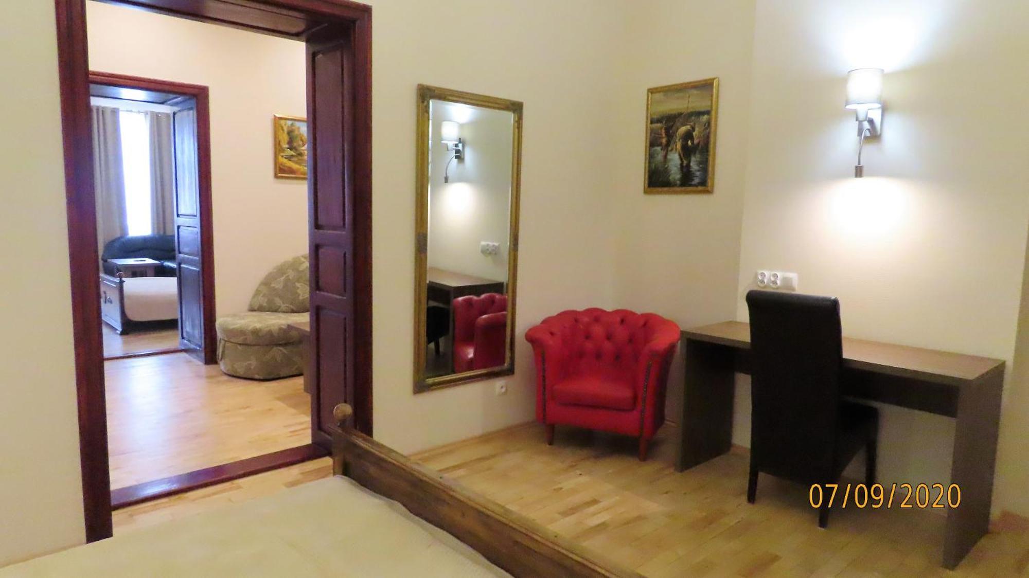 Euro Aparthotel Tarnów Habitación foto